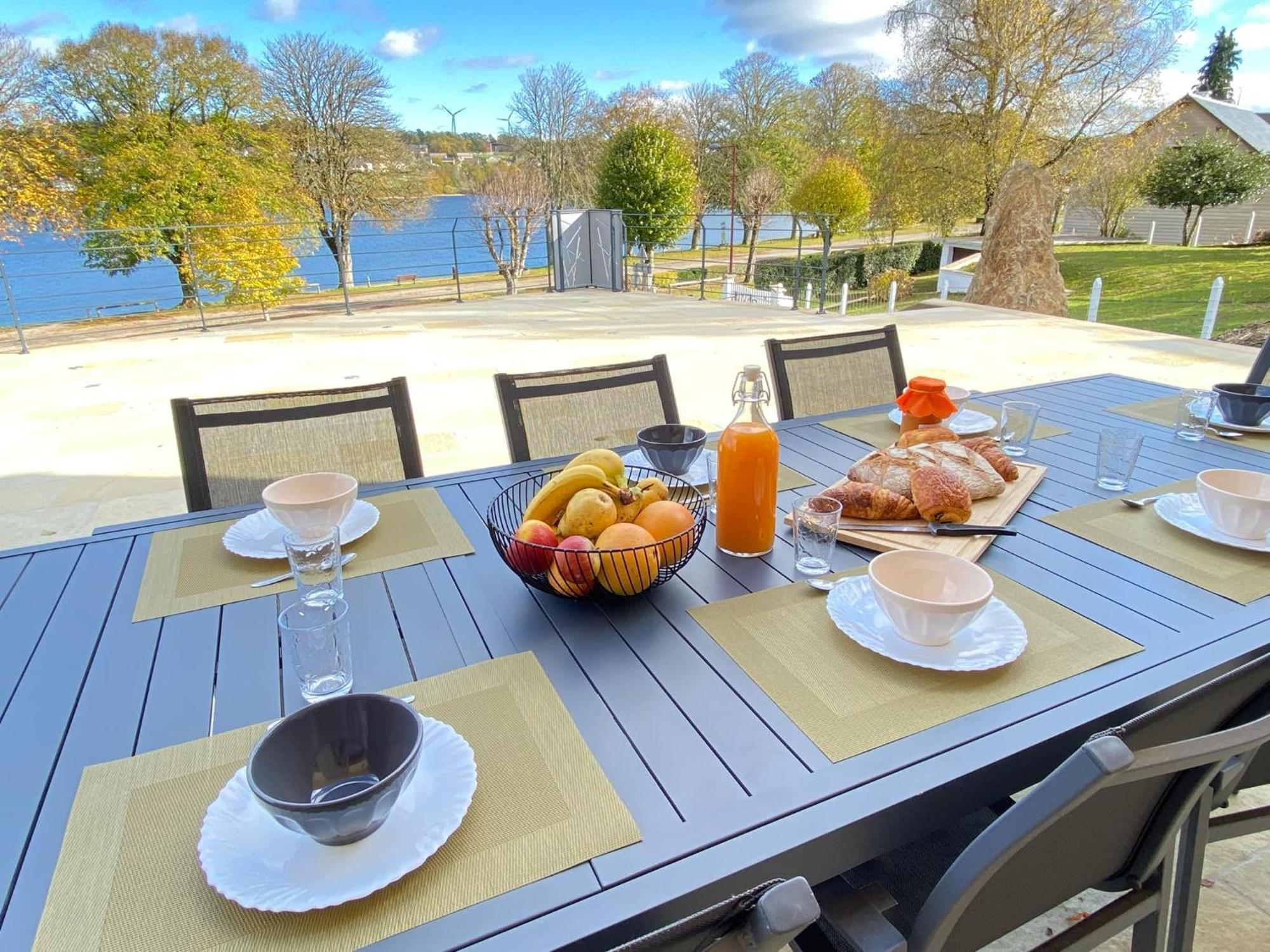 Villa Le Menhir 4 Ch Au Bord Du Lac Et Terrasse Villefranche-de-Panat Exteriör bild