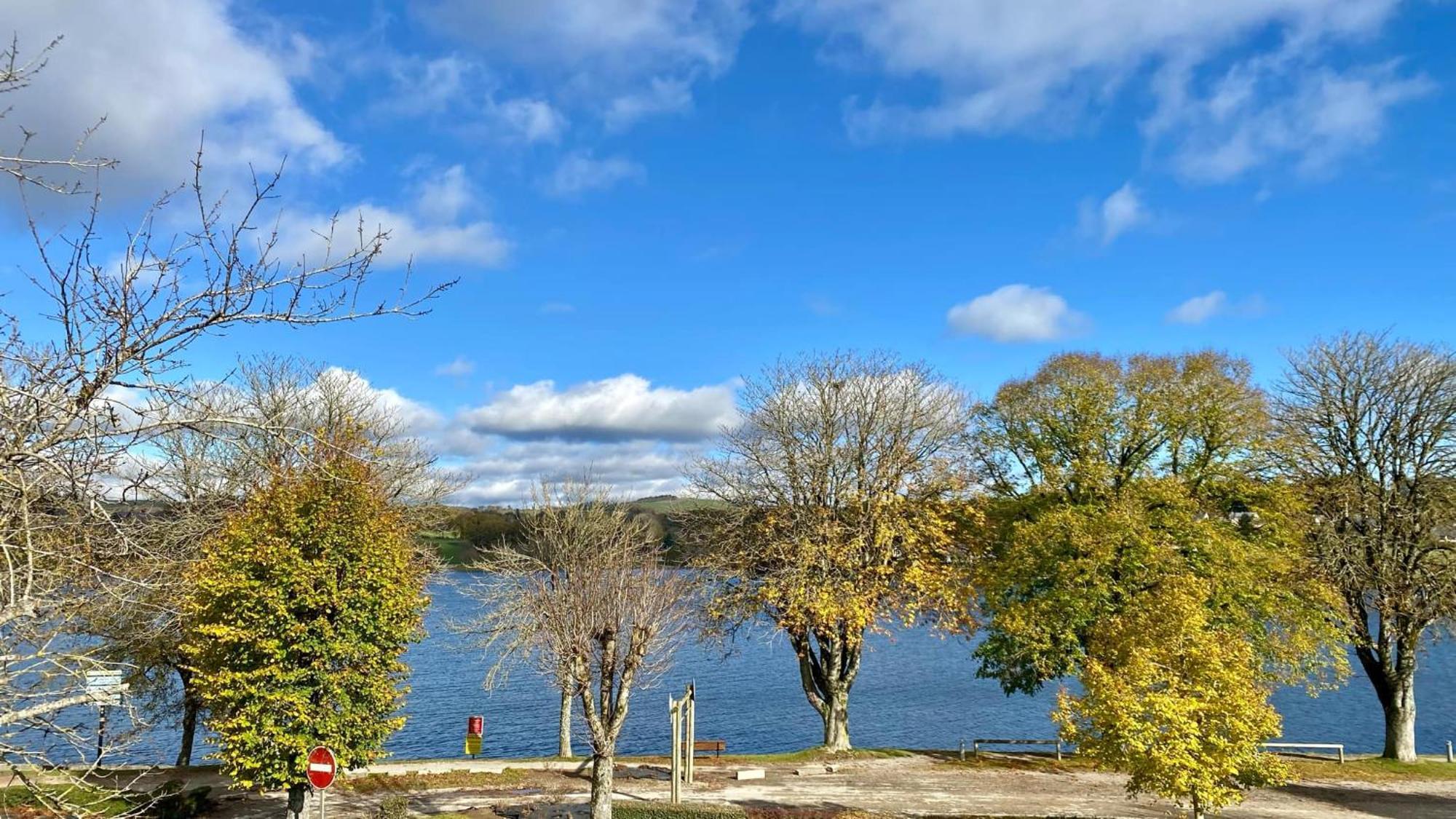 Villa Le Menhir 4 Ch Au Bord Du Lac Et Terrasse Villefranche-de-Panat Exteriör bild