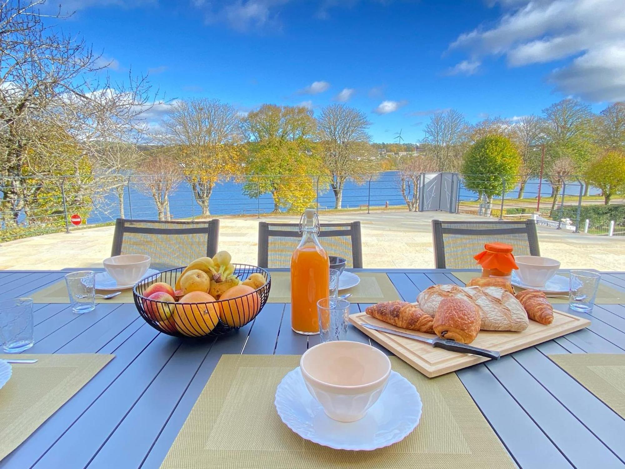 Villa Le Menhir 4 Ch Au Bord Du Lac Et Terrasse Villefranche-de-Panat Exteriör bild